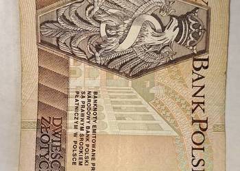 Banknot 100 zł i 200 zl