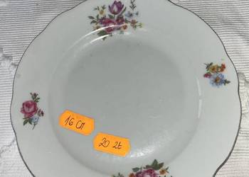Talerzyk. Kahla.  Biała porcelana z dekorem kwiatowym.