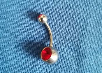 Kolczyk do pępka, czerwony.Piercing