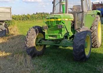 John Deere 2140
