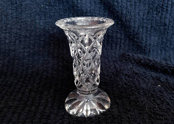 Kryształowy wazonik na konwalie