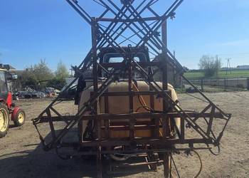 Opryskiwacz Rau 800 L 12m