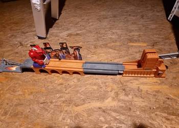 Tor Hot Wheels miasto z robotem