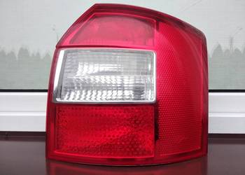 Audi A4 B6 Avant kombi lampa tył tylna prawa wkład oprawka oryginał