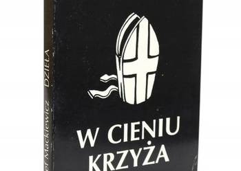 W cieniu krzyża Mackiewicz