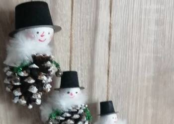 Zawieszki świąteczne z uroczymi bałwankami. Dekoracje świąteczne. Ozdoby