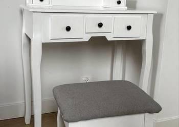 Toaletka z taborecikiem dla dziecka