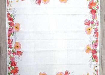 Serwetka w czerwone kwiatki na białym tle 80x80cm