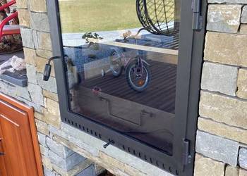 Drzwiczki do kominka z szybą, różne wzory i wymiary.