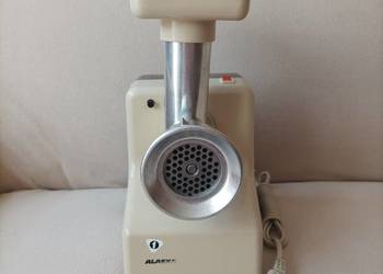 Stara zabytkowa maszynka do mielenia mięsa Alaska typ FW 270 z czasów PRL