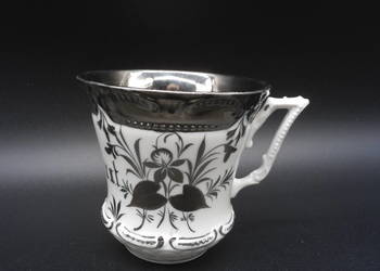 Zabytkowa, okazjonalna filiżanka , zdobiona srebrną malaturą