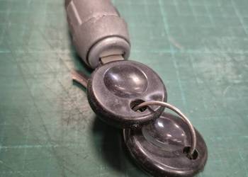 Stacyjka samochodowa z kluczykami