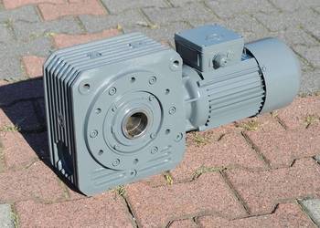 Motoreduktor kątowy 0.55kw. 6,2obr./min.. Firmy ABM