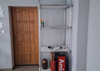 lada i regały sklepowe z rurek chromowanych