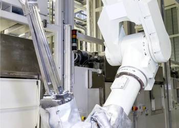 Robot KAWASAKI FS060L E z jezdnią 12 metrową