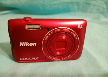 Nikon Coolpix A 300, WiFi, BT, bordowy superzoom.