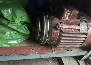 Silnik elektryczny 5,5 KW Trójfazowy 380 / 400V z kołem pasowym