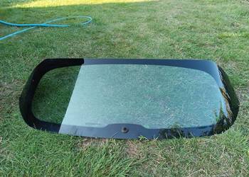 Szyba tylna klapy bagażnika Peugeot 2008 2018r Szyba tylna klapy bagażnika Peugeot 2008 2018r