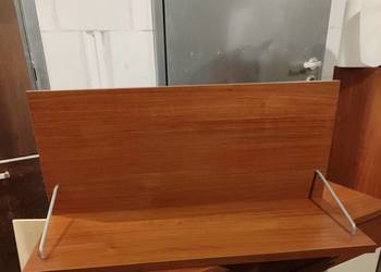 2 półki ścienne w kolorze cieplego drewna