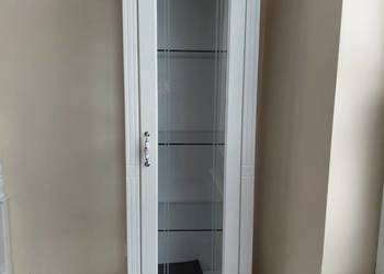 Sprzedam szklaną witrynę marki Bemondi