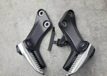 YAMAHA MT 09 MT09 MT-09 21-24 OEM PODNÓŻEK SET SETY  TYŁ TYLNY PASAŻERA