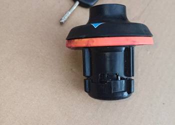Korek paliwa Ford Fiesta mk4 Ka korek wlewu paliwa + kluczyk 96fb9k163af