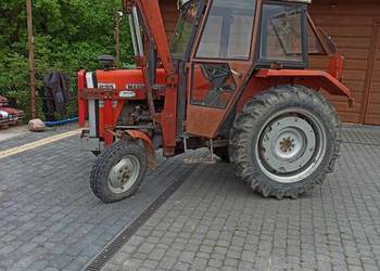 MF 235 ładowacz wspomaganie
