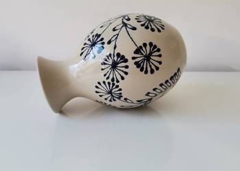 Stary wazon w kobaltowe kwiaty