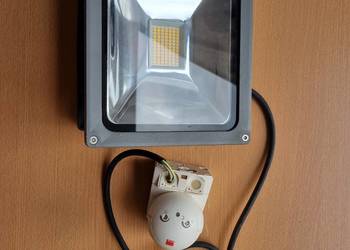 Naświetlacz LED ok. 30–50 W IP65 z czujnikiem ruchu BEG, zewnętrzny, używan