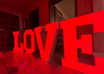 Napis Love Led na imprezy okolicznościowe