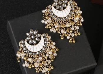 Duże kolczyki wiszące kaskada koralików orient etno boho póksiężyc biały Gw