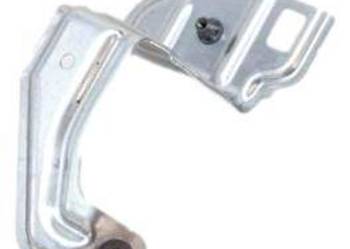 MERCEDES GLA EAQ wspornik uchwyt blotnik przedni lewy OE