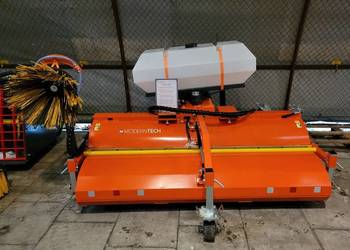 Zamiatarka hydrauliczna z pojemnikiem i zraszaniem ZML2000
