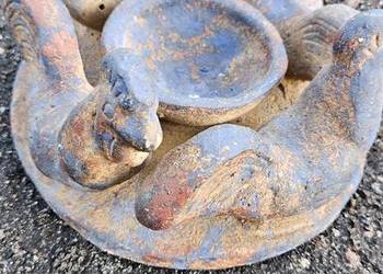 Stare, metalowe, zabytkowe poidełko dla ptaków