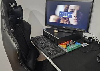 Komputer stacjonarny z monitorem