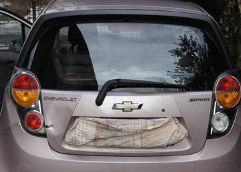 Tylna klapa do Chevroleta Sparka M300 z 2011 roku.