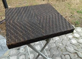 stół rattan używany