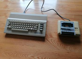 Sprzedam Commodore C64 + magnetofon.