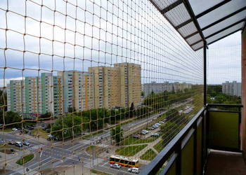 Montowanie siatki przed ptakami Warszawa Siatka na Balkon przeciw ptakom