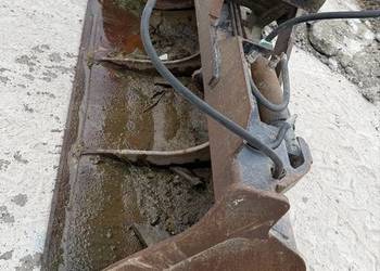 Łyżka skarpowa wychylna.