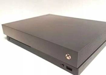 Xbox one x 1TB jeden pad + jedna gra