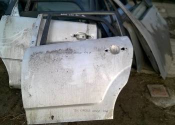 TOYOTA COROLLA VERSO DRZWI LEWE TYŁ