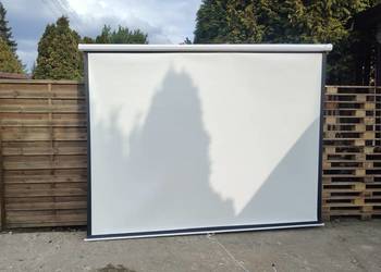 Ekran AVTek 132" do rzutnika projektora ręczny