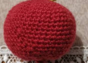 Maskotka jabłko na szydełku