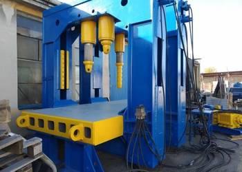 Prasa hydrauliczna bramowa PATENTUS PAT300-2/250-2