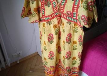Sukienka midi w stylu boho.