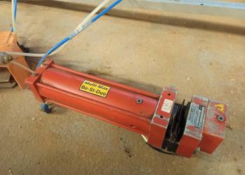 Pneumatyczna gilotyna do okuć okiennych REIPLINGER. Kompletna.