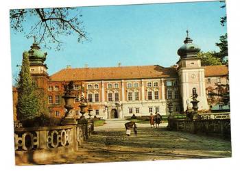 ŁAŃCUT MUZEUM ZAMEK FASADA