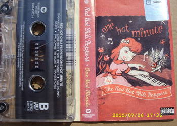 ROCK ,kaseta  ; RED HOT CHILLI PEPPERS--ONE HOT .