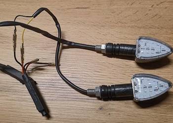 Kierunkowskazy LED plus oporniki, rezystory.